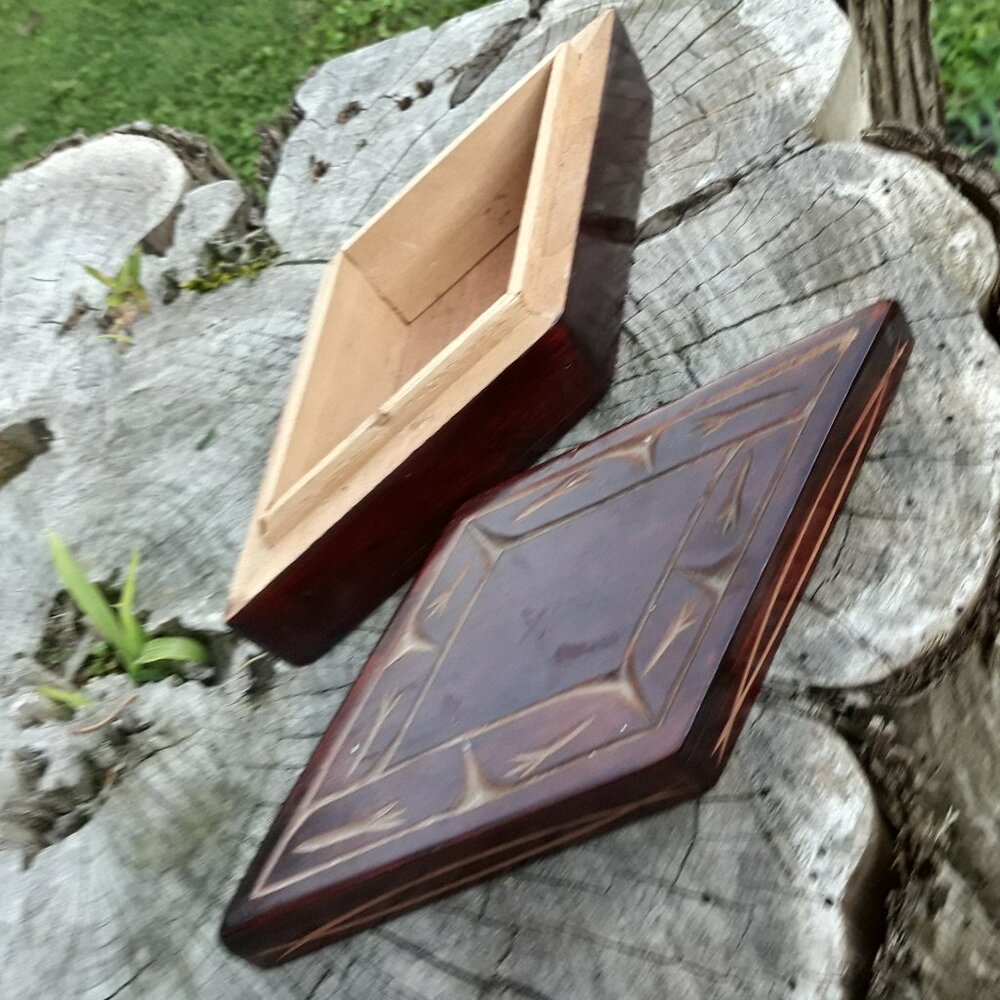 Vintage Carved Wood Box Trinket Box Collectible Wooden Boxes Diamond Shaped Gift - Picture 7 of 15